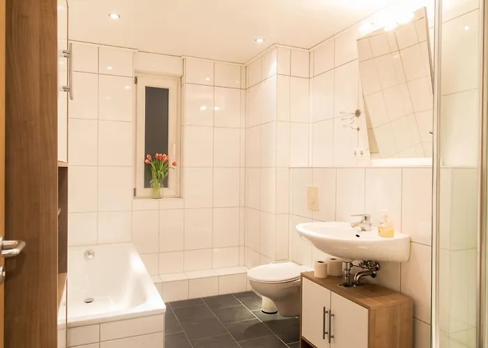 3 Bedroom House With 2 Bathrooms In Dusseldorf - Haus Mit 3 Schlafzimmer 2 Badezimmer In Duesseldorf
